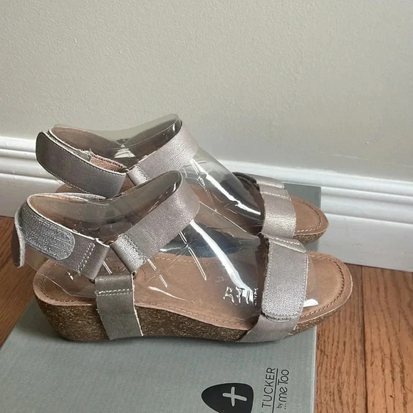 Adam Tucker by Me Too pewter metallic sandals - Picture 3 of 7